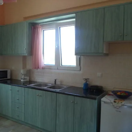 Apartmán Karoubis *