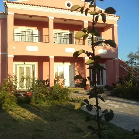 Karoubis Apartment *